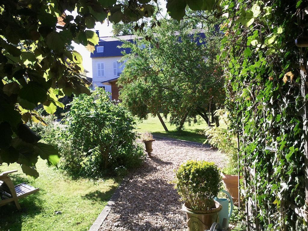 Au Fond Du Jardin Maison D'Hotes Saint-Saëns Rom bilde