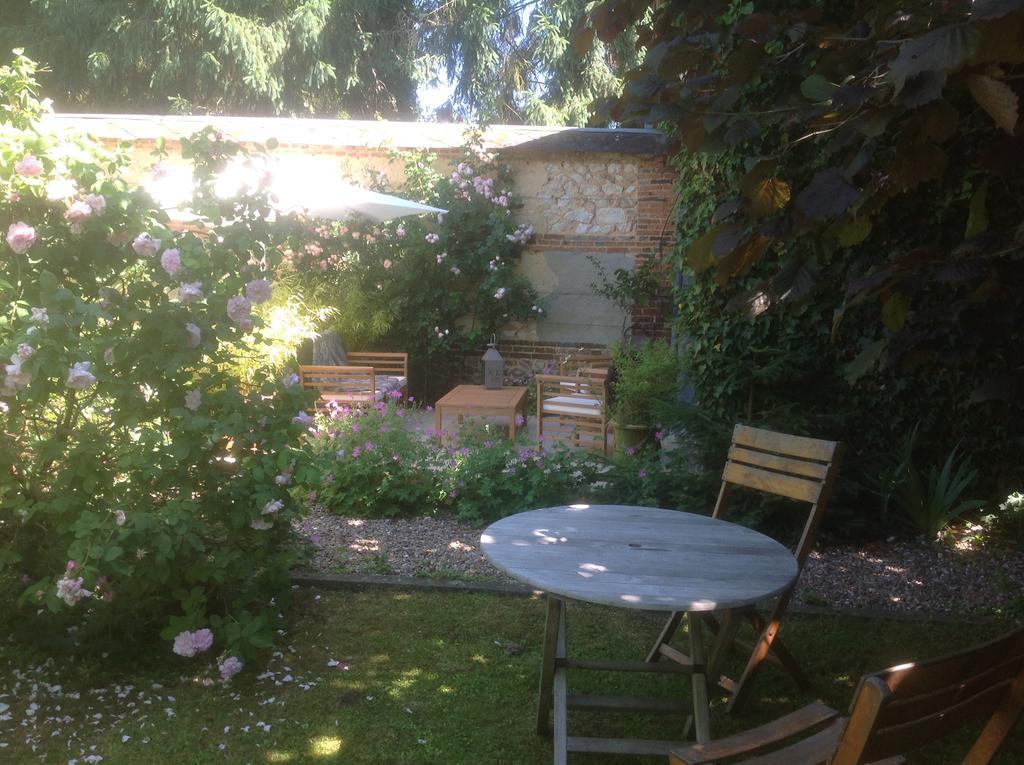 Au Fond Du Jardin Maison D'Hotes Saint-Saëns Eksteriør bilde
